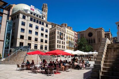 Ambiente en la ciudad de Lleida, el sábado. El consejero de Interior ha anunciado que se desplegarán 25 dispositivos de los Mossos d’Esquadra, con 200 agentes, para velar por el cumplimiento de la resolución.