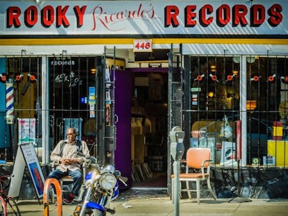 Escaparate de Rooky Ricardo’s Records, en la esquina de Haight con Fillmore, en San Francisco