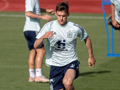 El defensa Diego Llorente durante un entrenamiento de la selección española en la Ciudad del Fútbol de Las Rozas (Madrid), el 31 de mayo.