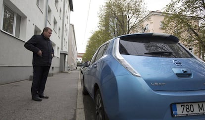 Lauri Hussar, editor of newspaper ‘Postimees,’ needed a new car. He did the calculations and opted for an electric one. “I believe it’s the future of the automobile industry,” he says.