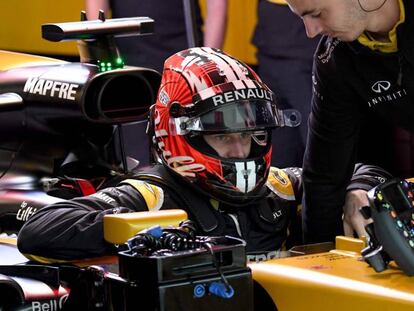 El piloto de Renault Nico Hulkenberg se prepara para un entrenamiento en Suzuka.