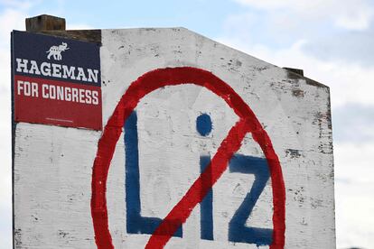 Un cartel de rechazo a Liz Cheney y apoyo a Harriet Hageman en Casper (Wyoming).