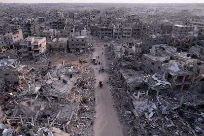 Vista aérea de la destrucción causada por la ofensiva israelí, este martes en Rafah.