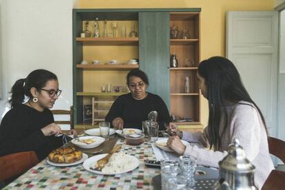 La María Eugenia, l'Estebana i la Maryam dimecres a la casa Impuls. 