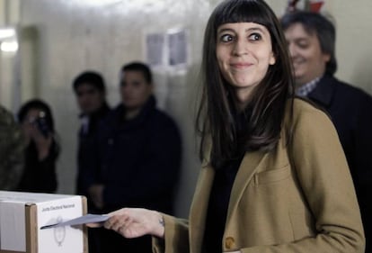 Florencia Kichner vota en Rio Gallegos durante las elecciones argentinas de noviembre de 2015.