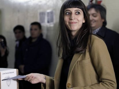 Florencia Kichner vota en Rio Gallegos durante las elecciones argentinas de noviembre de 2015.
