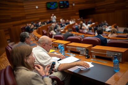 Francisco Igea, procurador de Ciudadanos en su asiento de las Cortes de Castilla y León en mayo de 2023