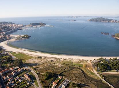 Playa Ladeira, orienta a Bayona.