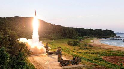 Míssil sul-coreano é disparado durante exercícios em resposta ao teste atômico da Coreia do Norte.