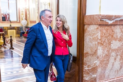 Yolanda Díaz y Enrique Santiago, este martes en el Congreso.