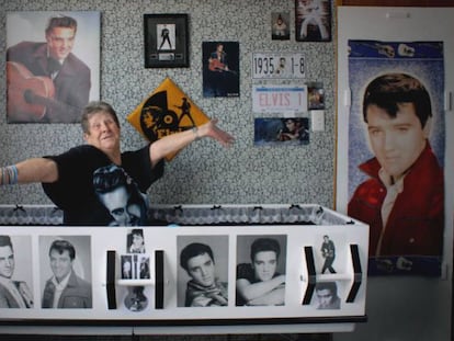 Raewynne Latemore, a fan of Elvis Presley, in the box she wants to be buried in.