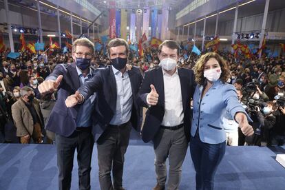 Alberto Núñez Feijóo, Pablo Casado, Alfonso Fernández Mañueco e Isabel Díaz Ayuso, en el cierre de campaña del PP de las elecciones de Castilla y León.