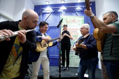 La Ronda de Motilleja interpreta rondas y seguidillas en la presentación del festival de música Leturalma.