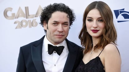 Gustavo Dudamel y María Valverde en Los Ángeles, el 27 de septiembre de 2016.