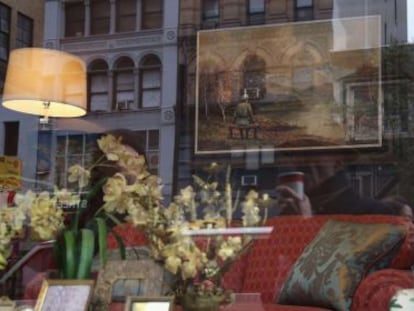 El cuadro dentro de la tienda Housing Works Gramercy en E23rd (Manhattan).