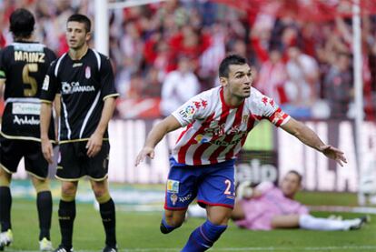 David Barral celebra su gol ante el Granada.