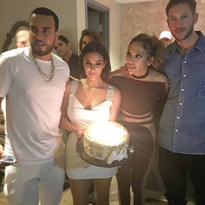 Un cumpleaños de Jennifer Lopez no estaría completo si no tuviera a un escuadrón de amigas, glamurosas todas ellas, encabezadas por Kim Kardashian. En la imagen la cantante celebraba su 47 cumpleaños junto a French Montana y Calvin Harris.