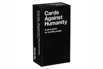 Sus autores definen su espíritu de la mejor manera posible: “un juego de fiesta para gente horrible”. Desde que se hiciera popular allá por 2015, Cards Against Humanity ha conseguido que miles de pandillas de amigos sepan quiénes son los más ocurrentes y divertidos de todos ellos.