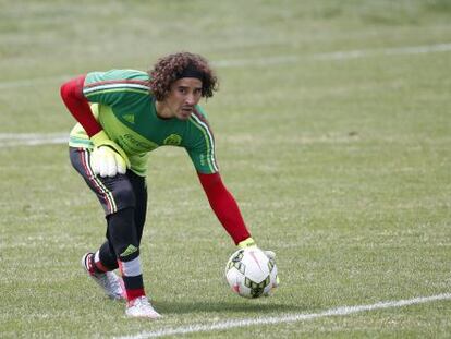 Guillermo Ochoa, en un entrenamiento esta semana.