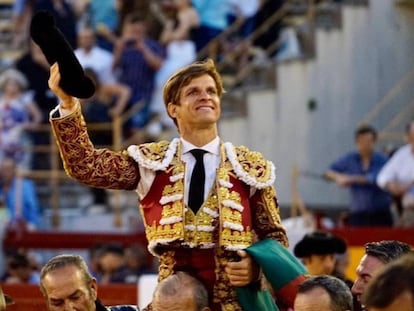 El Juli, a hombros en la feria de Hogueras.