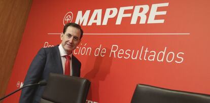 El presidente del Mapfre, Antonio Huertas, durante una rueda de prensa.