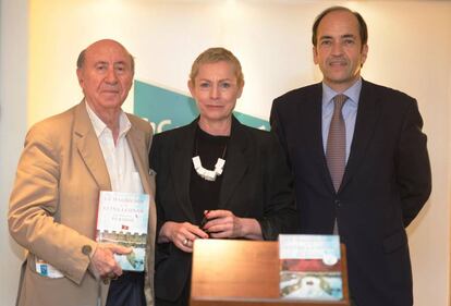 José María Pérez, Peridis, a la izquierda, junto a Maria Josep Serra.