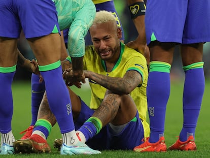 Neymar, llorando después de la eliminación de Brasil.