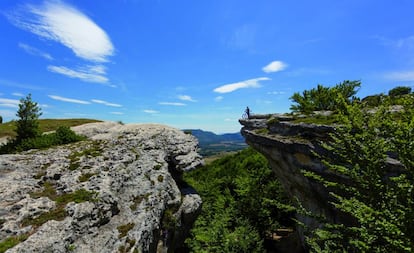 Las rutas BTT son una de las mejores opciones para recorrer el Parque Natural de Izki.