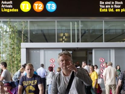 Un grupo de turistas en el aeropuerto de Málaga.