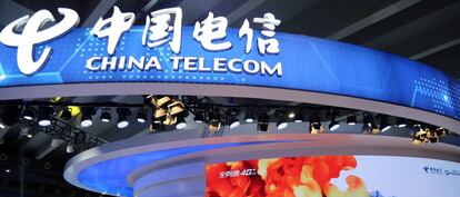 Logo de China Telecom en una feria en Guangzhou, China