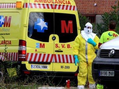 Ambulància que va traslladar un sospitós d'ebola.