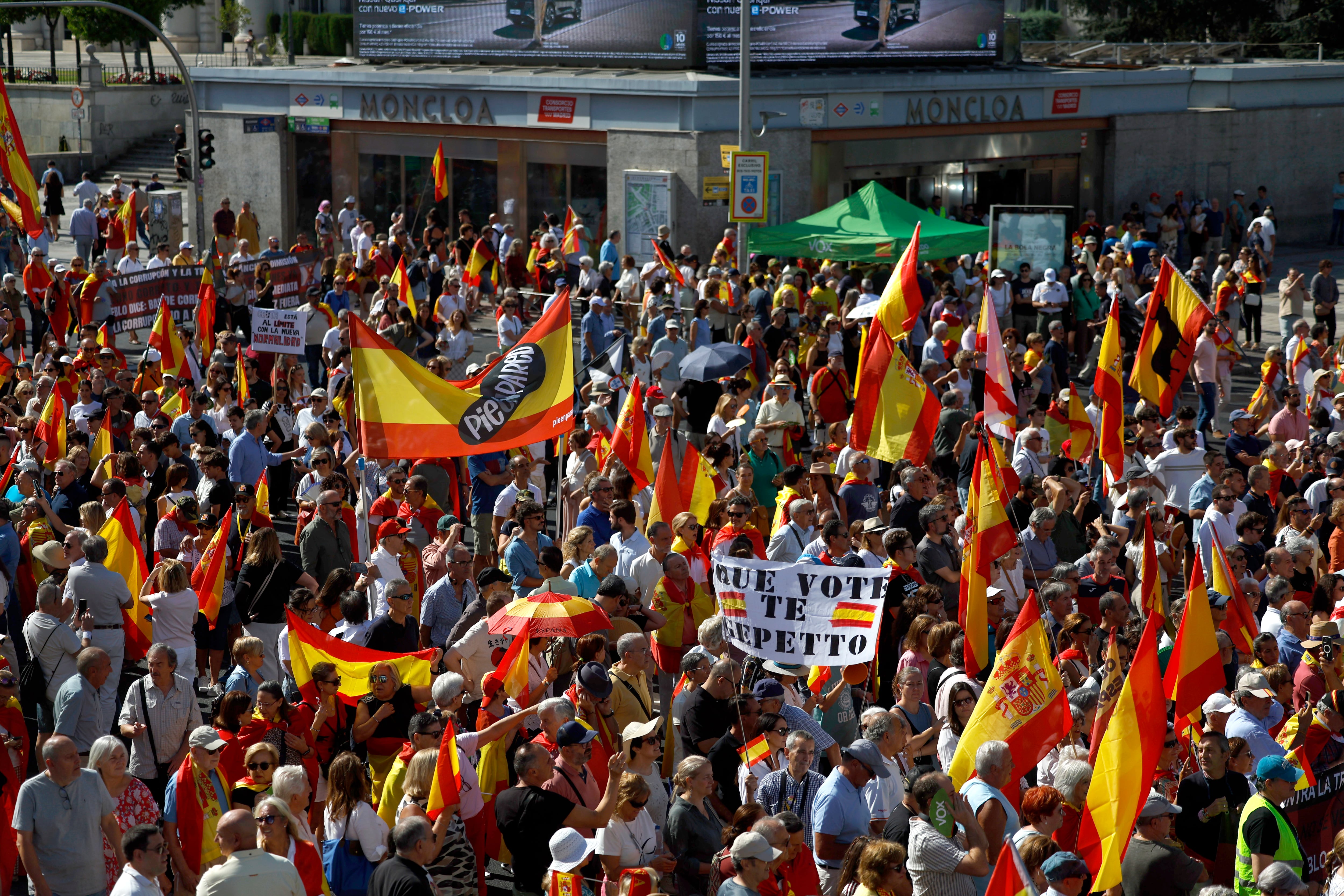 Vox se impone al PP en la manifestación de “ultimátum” al Gobierno, con la mitad de participación que la del pasado mayo