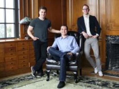 Imagen de los fundadores de Airbnb, Brian Chesky, Joe Gebbia y Nathan Blecharczyk.