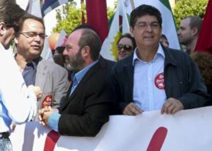 El coordinador regional de IU y vicepresidente de la Junta de Andalucía, Diego Valderas, durante su participación en la manifestación convocada por UGT y CCOO con motivo del 1 de Mayo, ayer en Huelva.