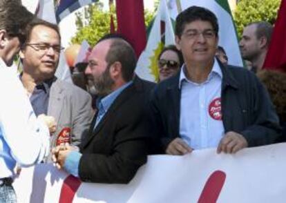 El coordinador regional de IU y vicepresidente de la Junta de Andaluca, Diego Valderas, durante su participacin en la manifestacin convocada por UGT y CCOO con motivo del 1 de Mayo, ayer en Huelva.