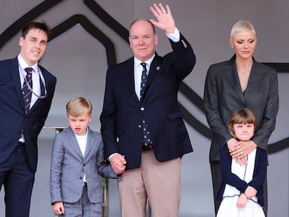 Alberto de Mónaco junto a Charlene y sus hijos Jacques y Gabrielle.