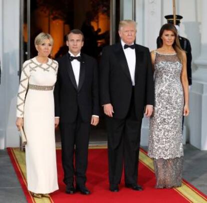 Los presidentes estadounidense y francés, Donald Trump y Emmanuel Macron (en el centro), con sus respectivas esposas, Melania Trump y Brigitte Macron la semana pasada en Washington. 