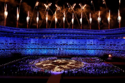 Vista general del estadio olímpico durante la ceremonia de clausura de los Juegos Olímpicos de Tokio 2020, este domingo.