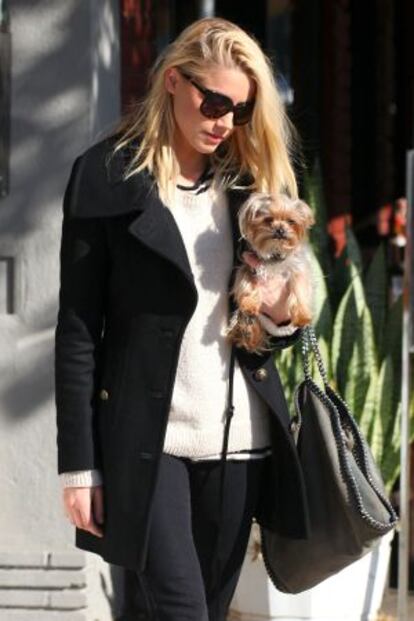 Amber Heard con una de las dos mascotas.