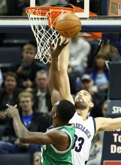 Marc Gasol tapona un lanzamiento de Jeff Green