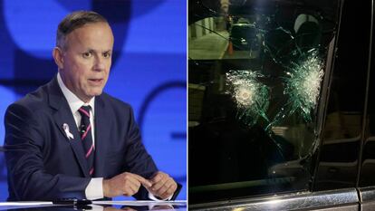 El periodista Ciro Gómez Leyva y la ventana del vehículo en el que viajaba durante el ataque del 15 de diciembre de 2022.