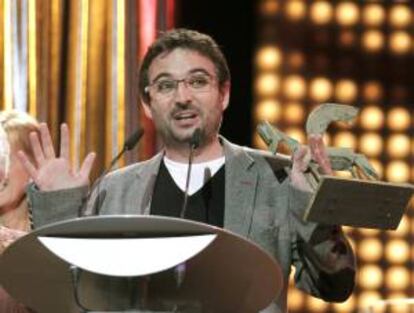 El humorista y presentador, Jordi Evole, tras recibir el premio al "Mejor presentador", durante la gala de entrega de los 58º Premios Ondas. EFE/Archivo