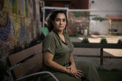 Nadia Mermouri, activista y afectada de la PAH, antes de una asamblea de la entidad, este martes en el barrio de Sants, en Barcelona.