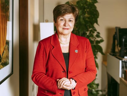 Kristalina Georgieva, directora general del Banco Mundial, en su despacho, en Washington, antes de la entrevista.