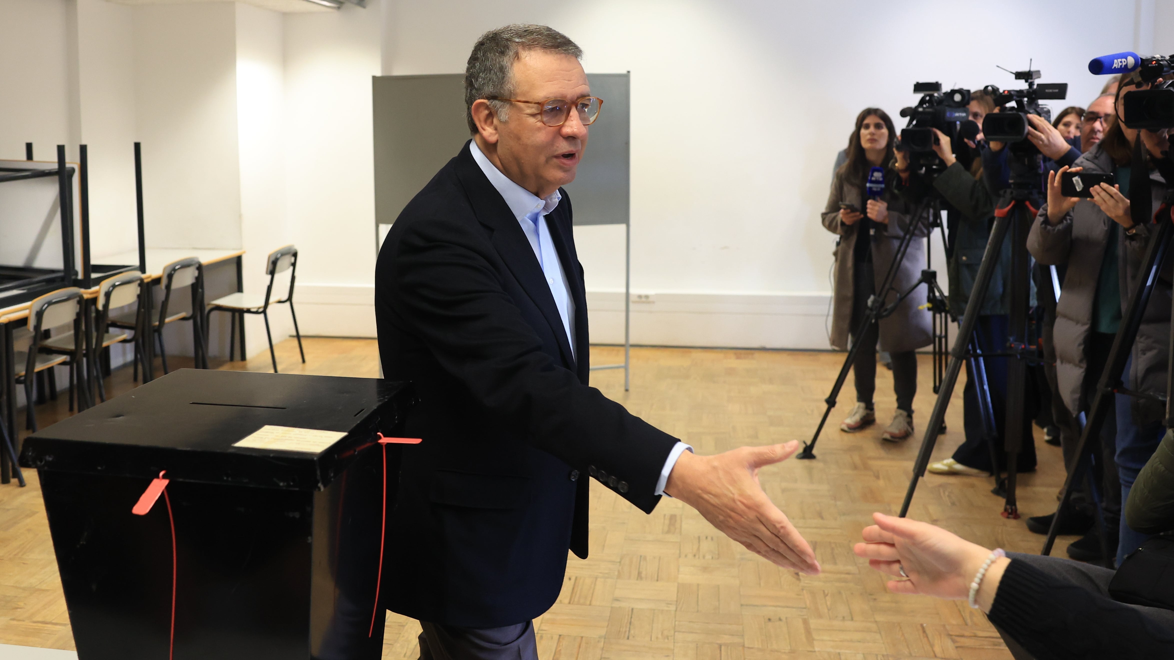 El socialista António José Seguro arrasa en las elecciones presidenciales de Portugal al populista André Ventura