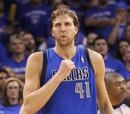 Dirk Nowitzki celebra un punto