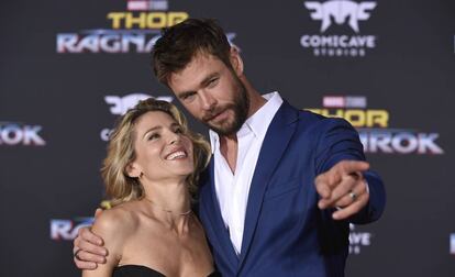 Los actores Chris Hemsworth y Elsa Pataky en un estreno en Los Ángeles (California) en noviembre de 2017.