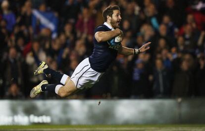 Tommy Seymour anota un ensayo en el amistoso contra Argentina.