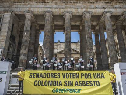 Esta semana, Greenpeace se instal&oacute; a las afueras del Congreso para pedir que Colombia sea un pa&iacute;s libre de asbesto.