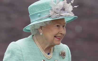 La reina Isabel II a su llegada a la apertura de la V Asamblea de Gales este miércoles.